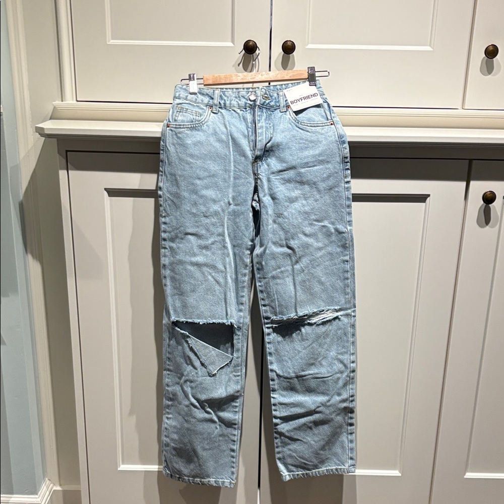 SUPRE Relaxed Fit Boyfriend Mid Rise Jeans in Light Blue in Size 6.